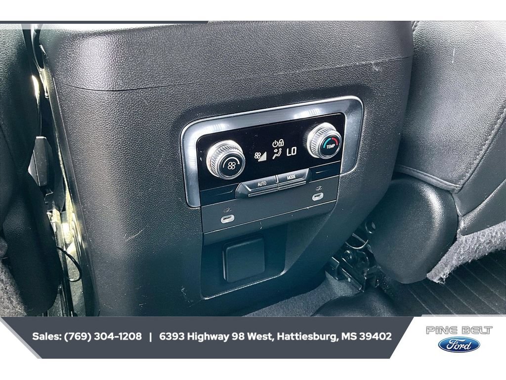 Used 2023 GMC Yukon XL SLT AWD/4WD image 25