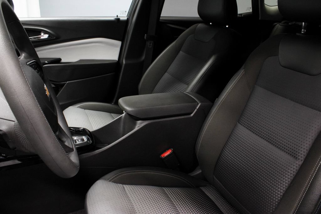 Used 2025 Chevrolet Trax LT FWD image 23