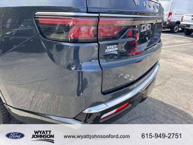 Used 2024 Jeep Wagoneer L Series II w/ Flexible Seating Group image 10