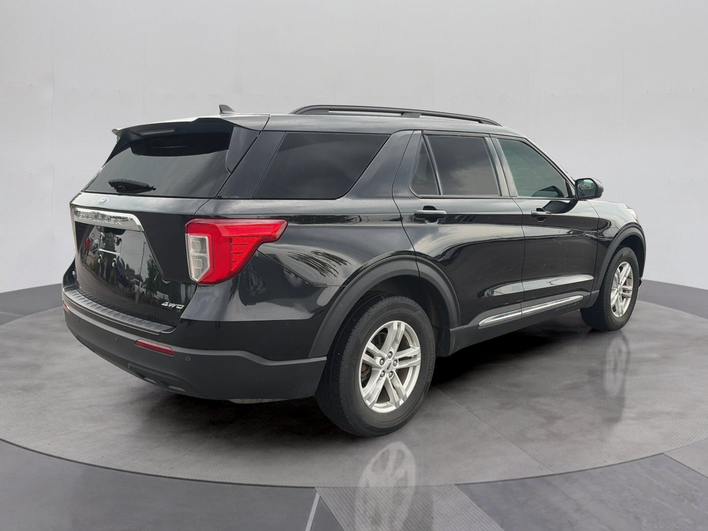 Certified 2023 Ford Explorer XLT AWD/4WD image 6
