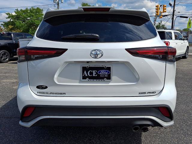Used 2024 Toyota Highlander XSE AWD/4WD image 5
