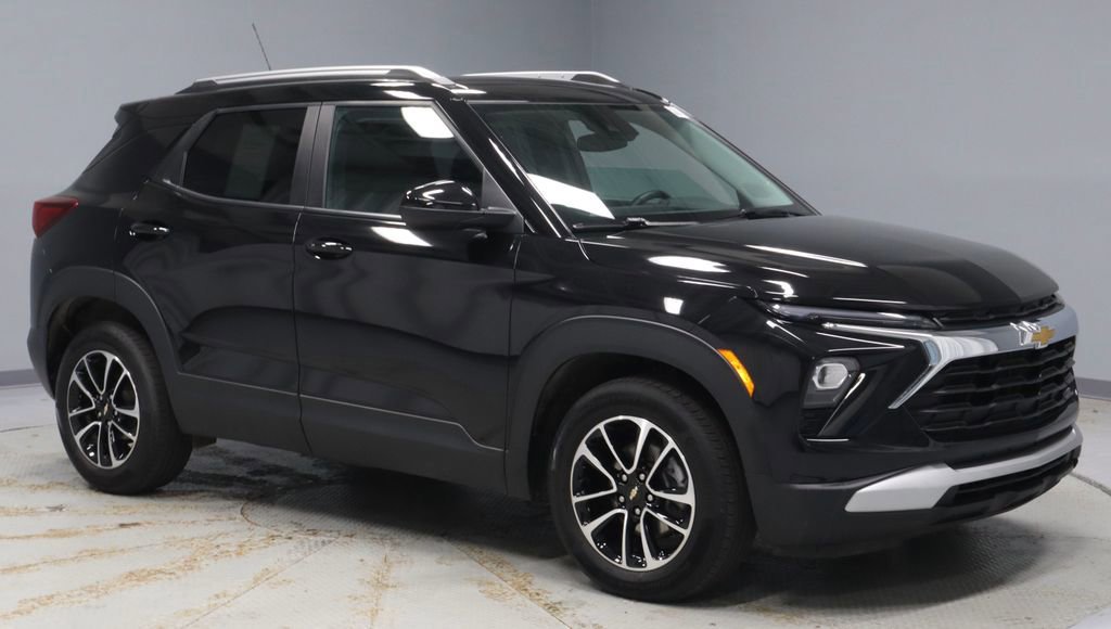 Used 2025 Chevrolet TrailBlazer LT w/ LT Cold Weather Package image 7