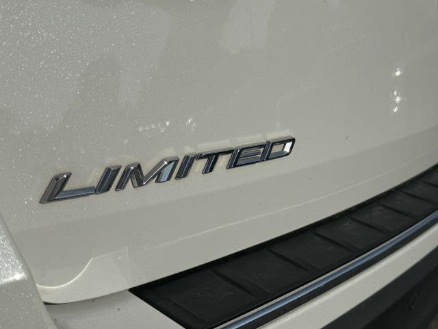 Certified 2022 Ford Explorer Limited w/ Equipment Group 301A image 4