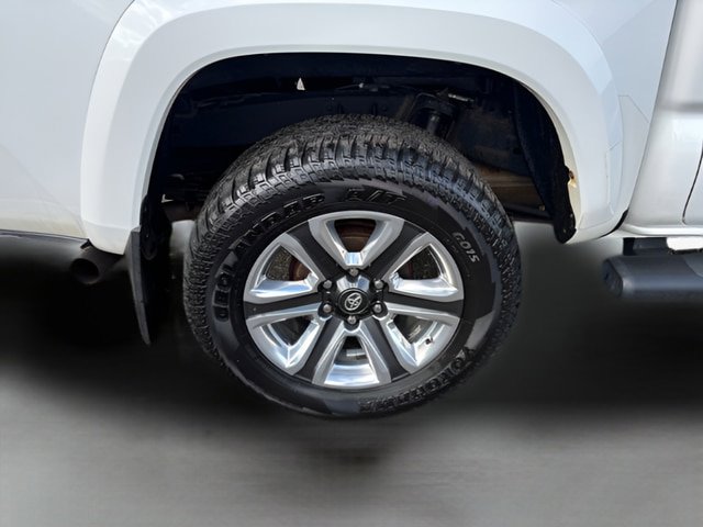 Used 2017 Toyota Tacoma Limited w/ Tow Package AWD/4WD image 25