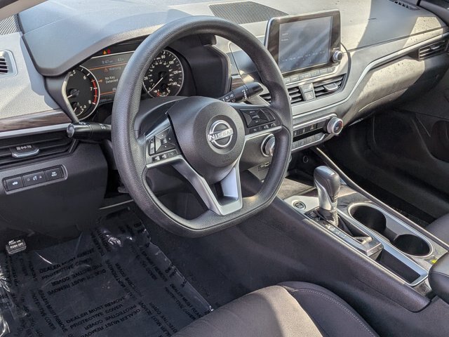 Used 2024 Nissan Altima 2.5 SV FWD image 12