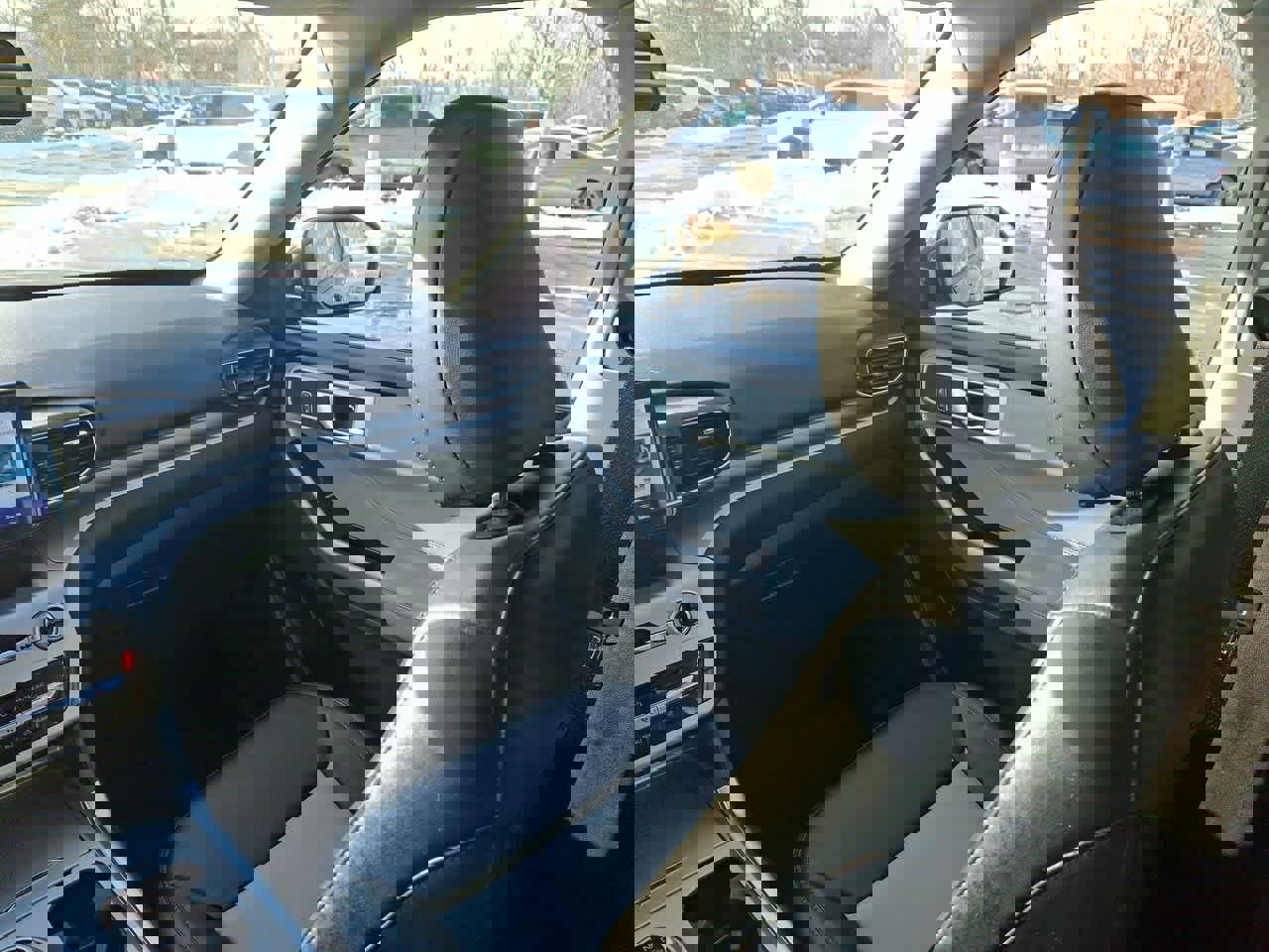 Certified 2022 Ford Explorer XLT w/ Equipment Group 202A image 11