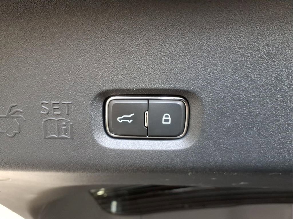 Certified 2025 Ford Expedition Max Platinum w/ Driver's Package AWD/4WD image 23