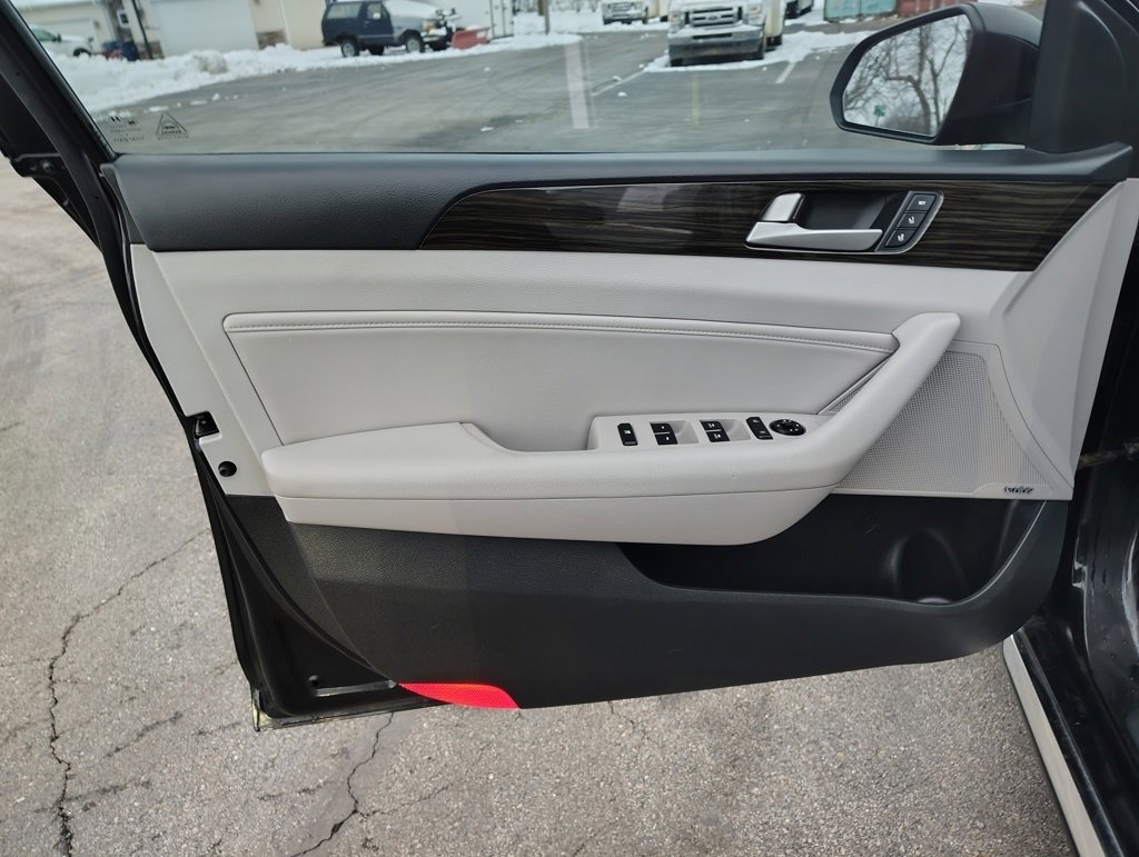 Used 2017 Hyundai Sonata Limited w/ Tech Package 03 image 9