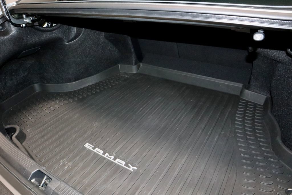 Used 2025 Toyota Camry SE AWD/4WD image 12