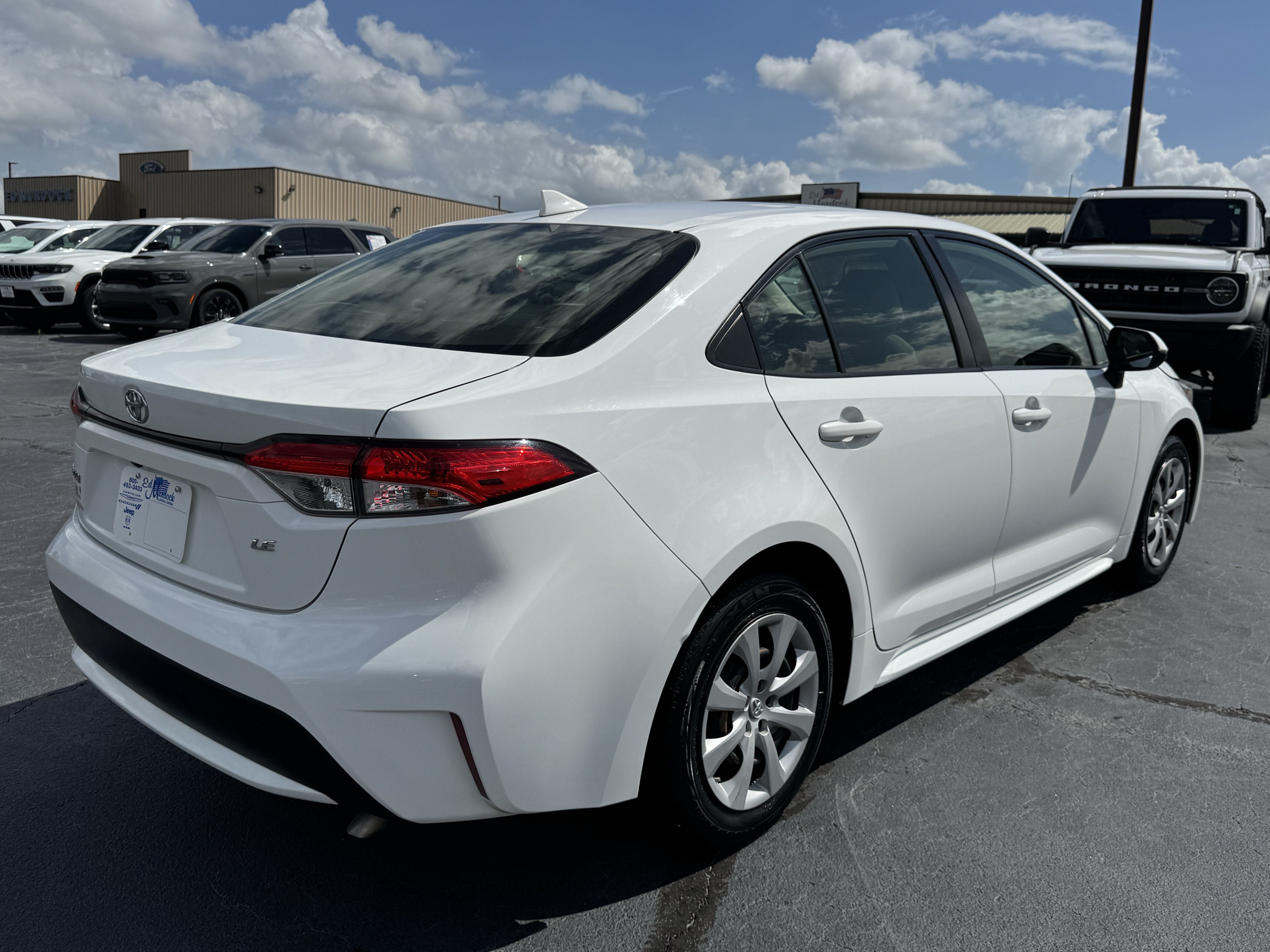 Used 2022 Toyota Corolla LE FWD image 5