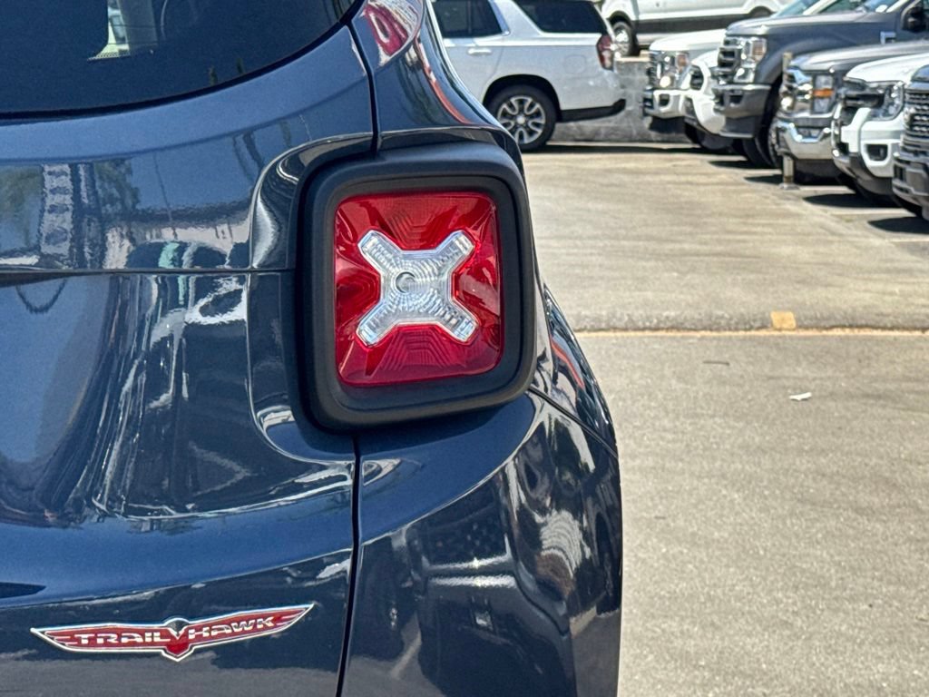 Used 2023 Jeep Renegade Trailhawk AWD/4WD image 17