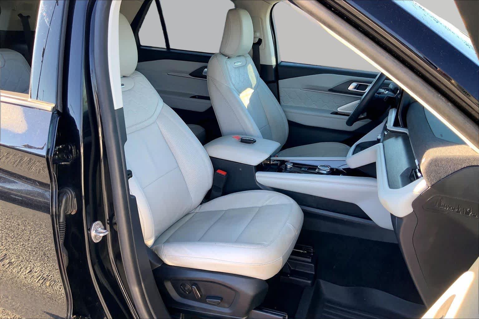 Certified 2025 Ford Explorer Platinum w/ Ultimate Package RWD image 9