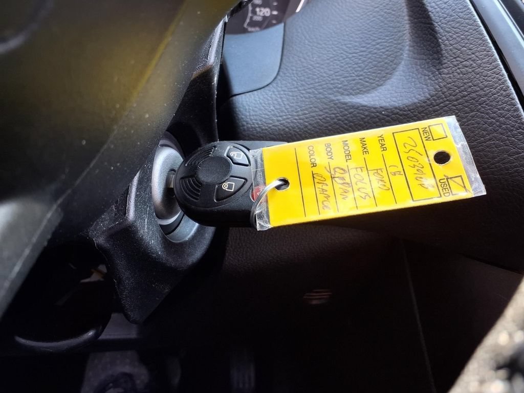 Certified 2018 Ford Focus SE w/ SE Appearance Package FWD image 13