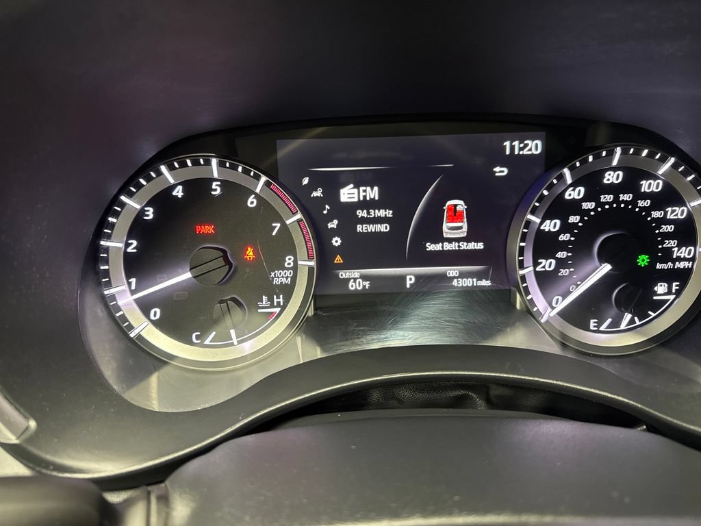 Used 2023 Toyota Highlander XLE AWD/4WD image 16