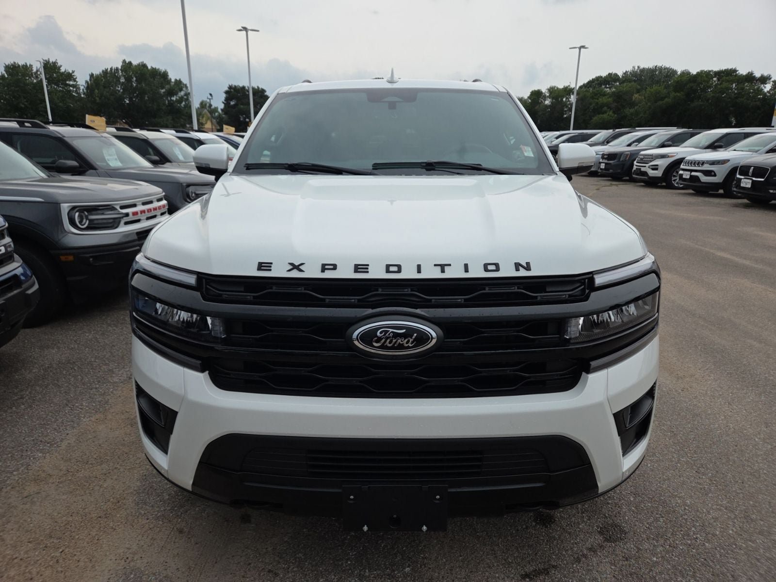 Certified 2024 Ford Expedition Limited AWD/4WD image 8