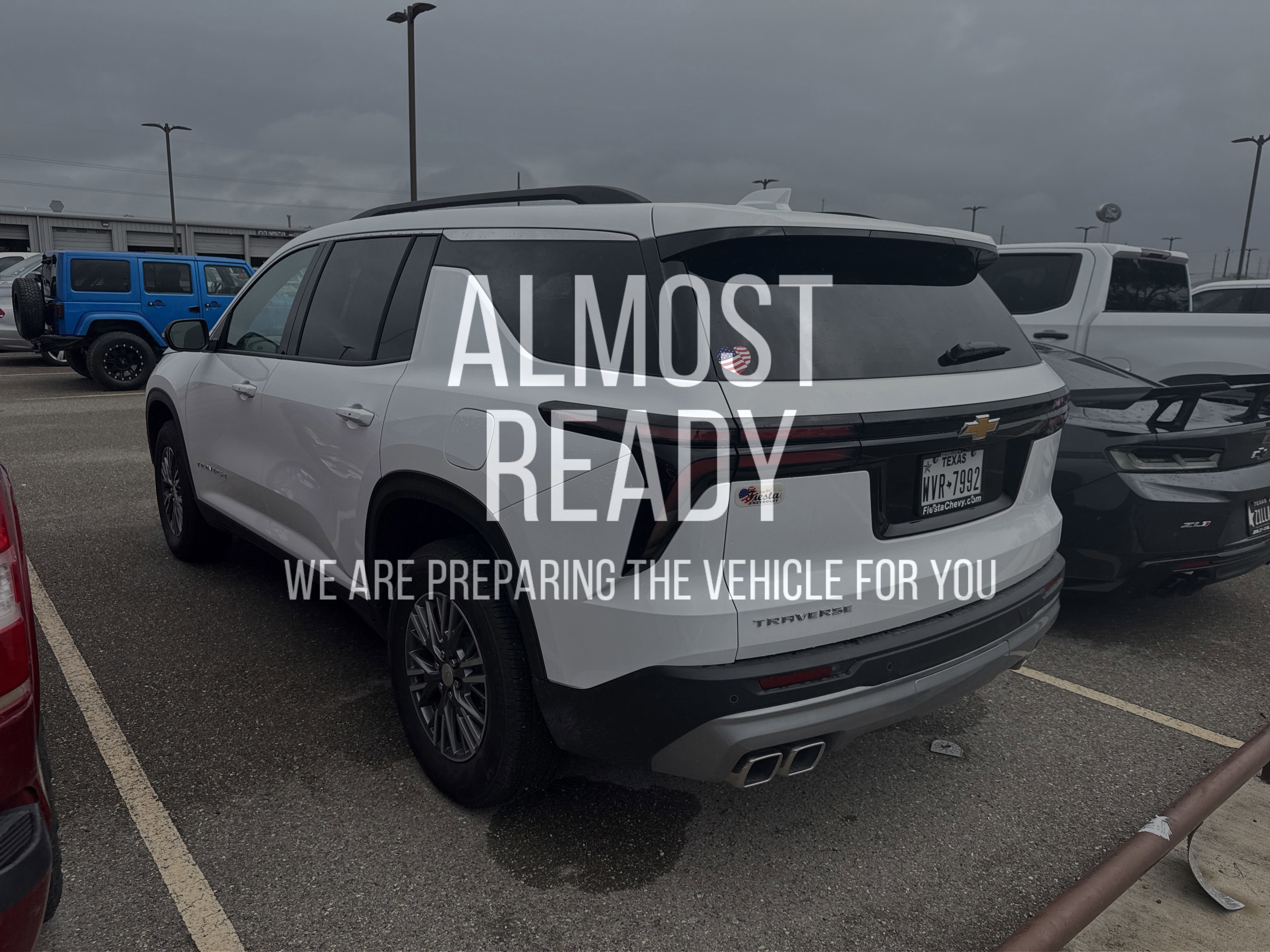 Used 2025 Chevrolet Traverse LT FWD image 2