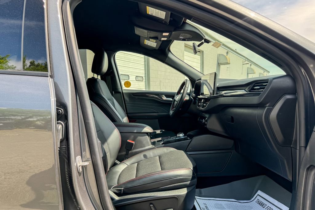 Certified 2023 Ford Escape ST-Line Select w/ Tech Pack #2 AWD/4WD image 13