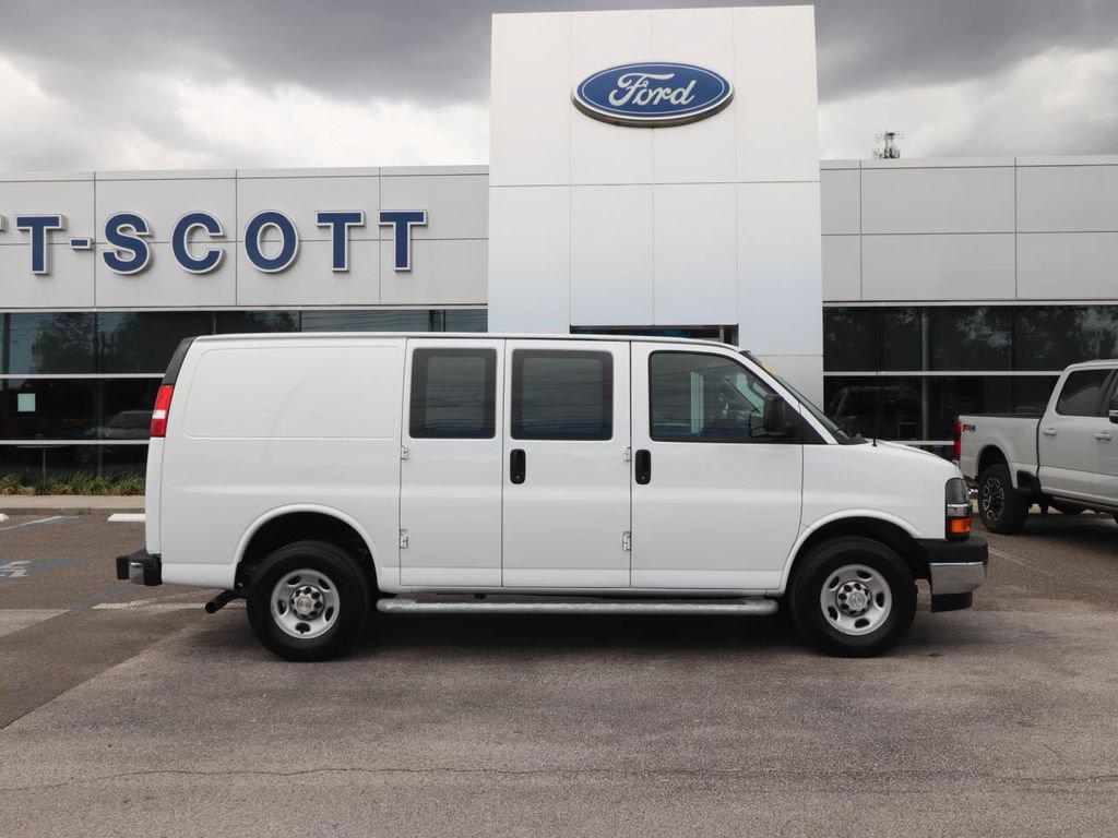 Used 2024 Chevrolet Express 2500 w/ Driver Convenience Package RWD image 17