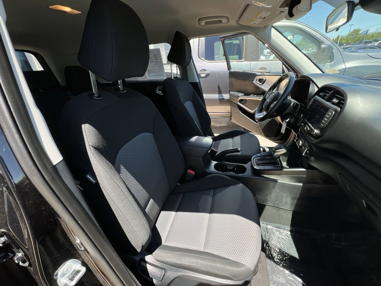 Used 2025 Kia Soul LX FWD image 33