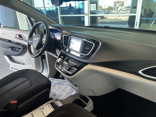 Used 2023 Chrysler Voyager LX FWD image 15