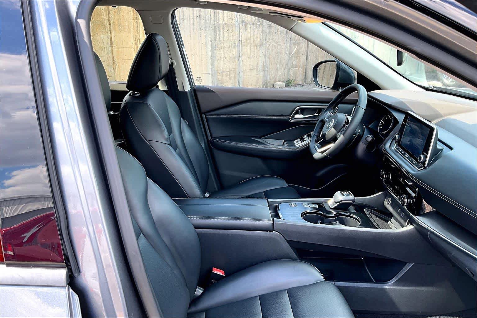 Used 2021 Nissan Rogue SV w/ Premium Package FWD image 9