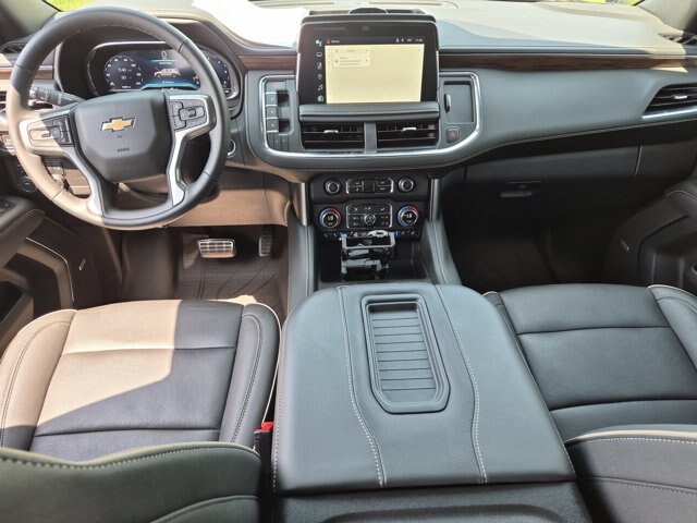 Used 2024 Chevrolet Tahoe Premier w/ Premium Package 2 AWD/4WD image 32