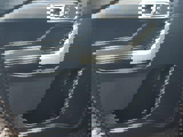 Certified 2021 Ford Explorer XLT w/ Equipment Group 202A image 23