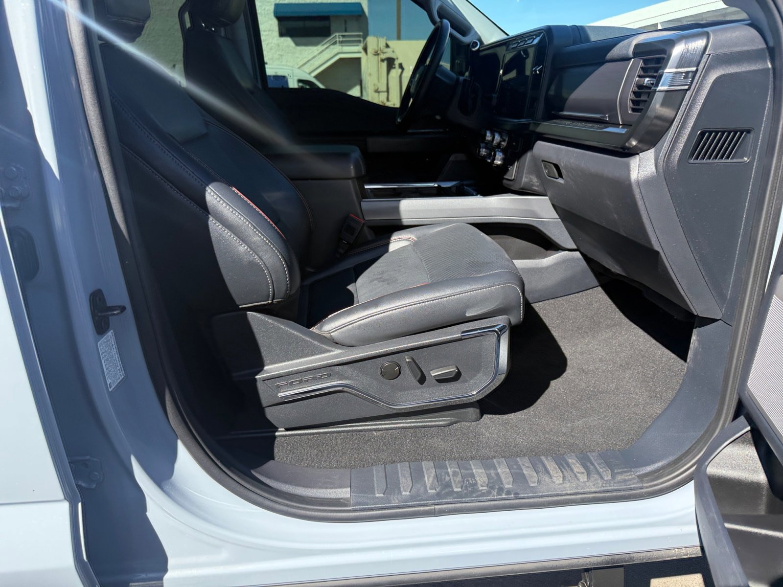 Certified 2024 Ford F250 Lariat w/ Lariat Ultimate Package image 30