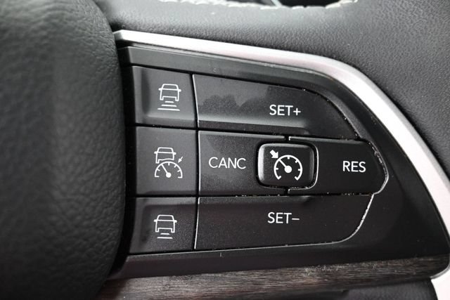Used 2023 Jeep Grand Cherokee L Limited AWD/4WD image 18