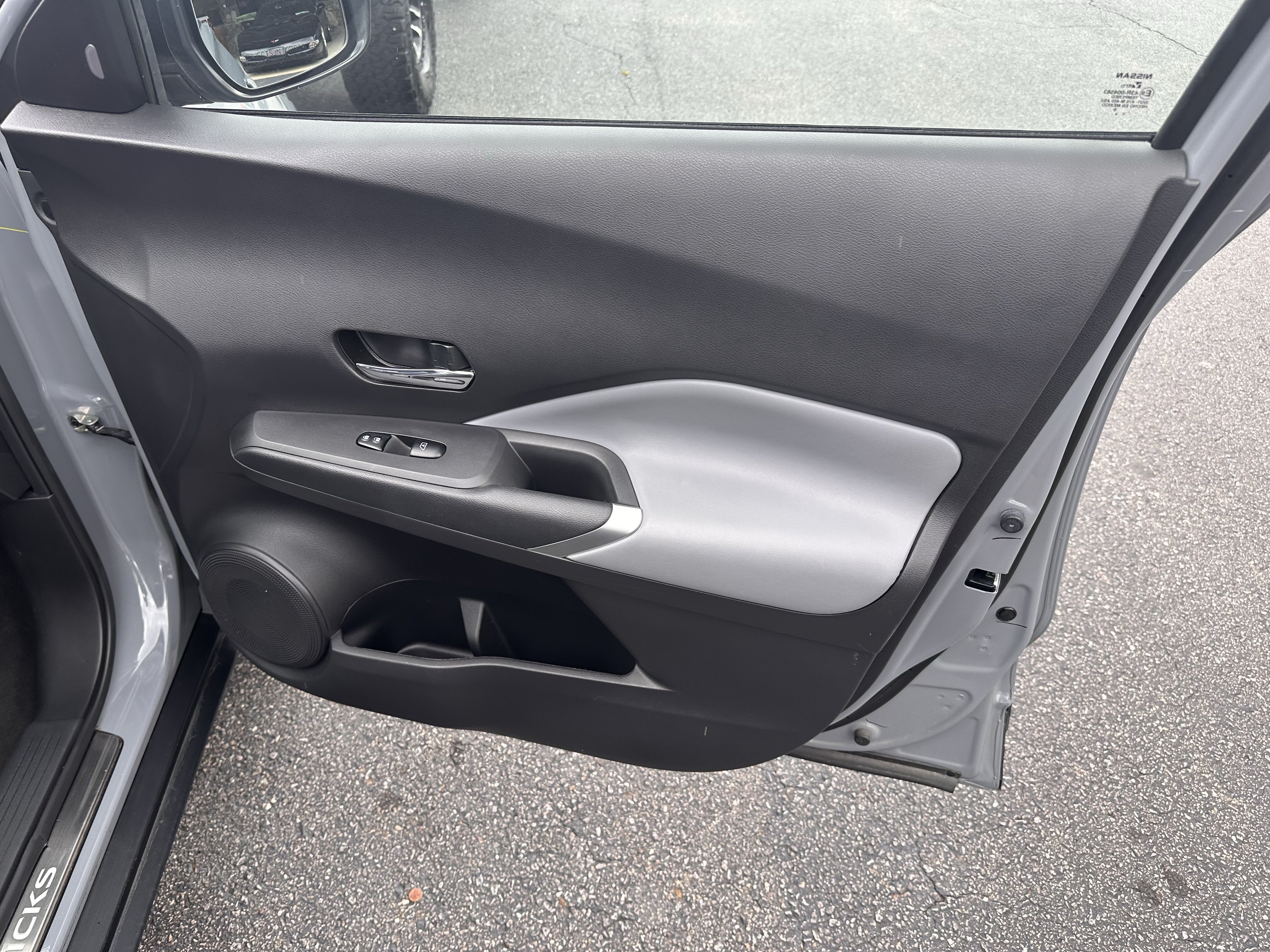 Used 2022 Nissan Kicks SR w/ Premium Package FWD image 13
