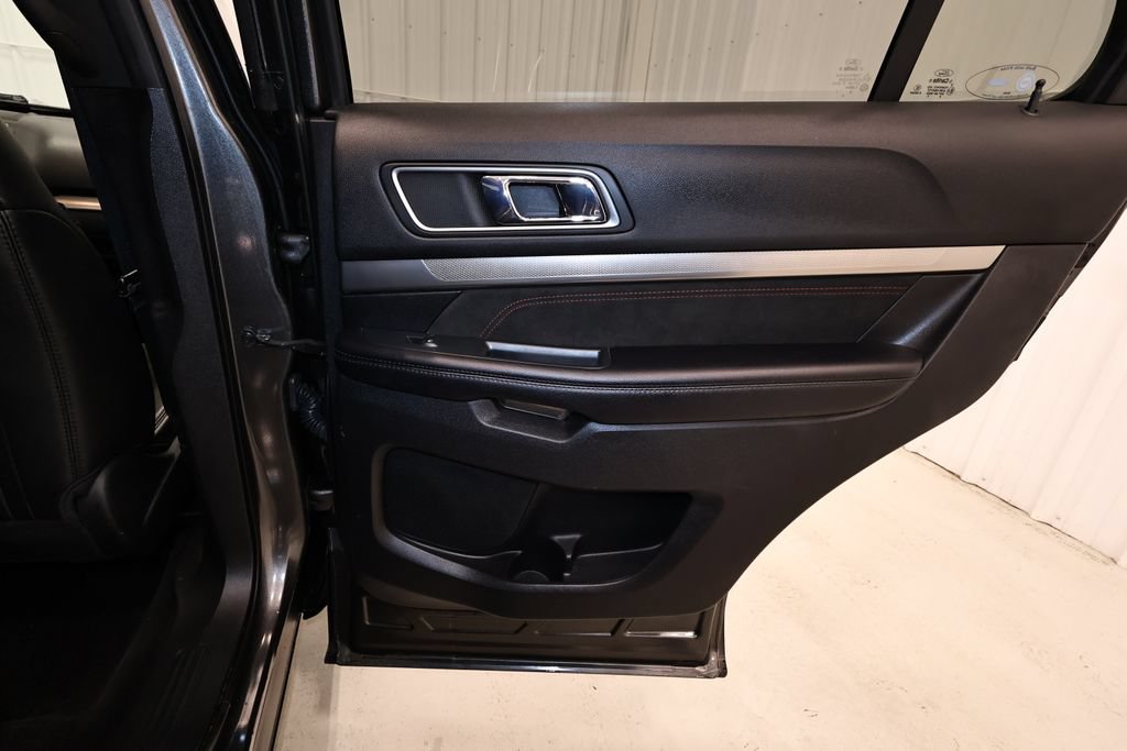 Certified 2018 Ford Explorer XLT w/ Equipment Group 202A AWD/4WD image 16