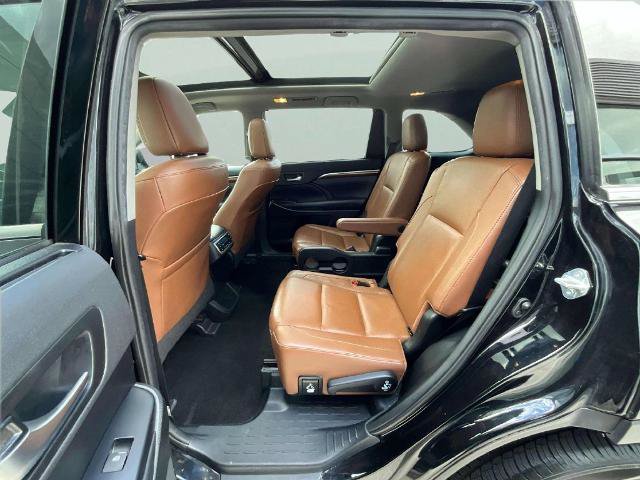 Used 2019 Toyota Highlander Limited Platinum AWD/4WD image 17