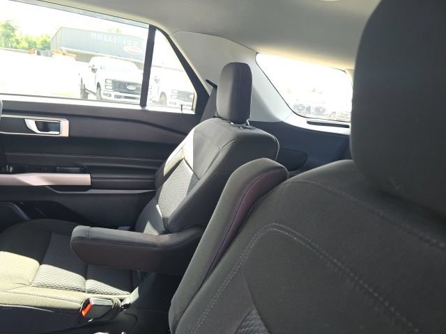 Certified 2024 Ford Explorer XLT RWD image 12