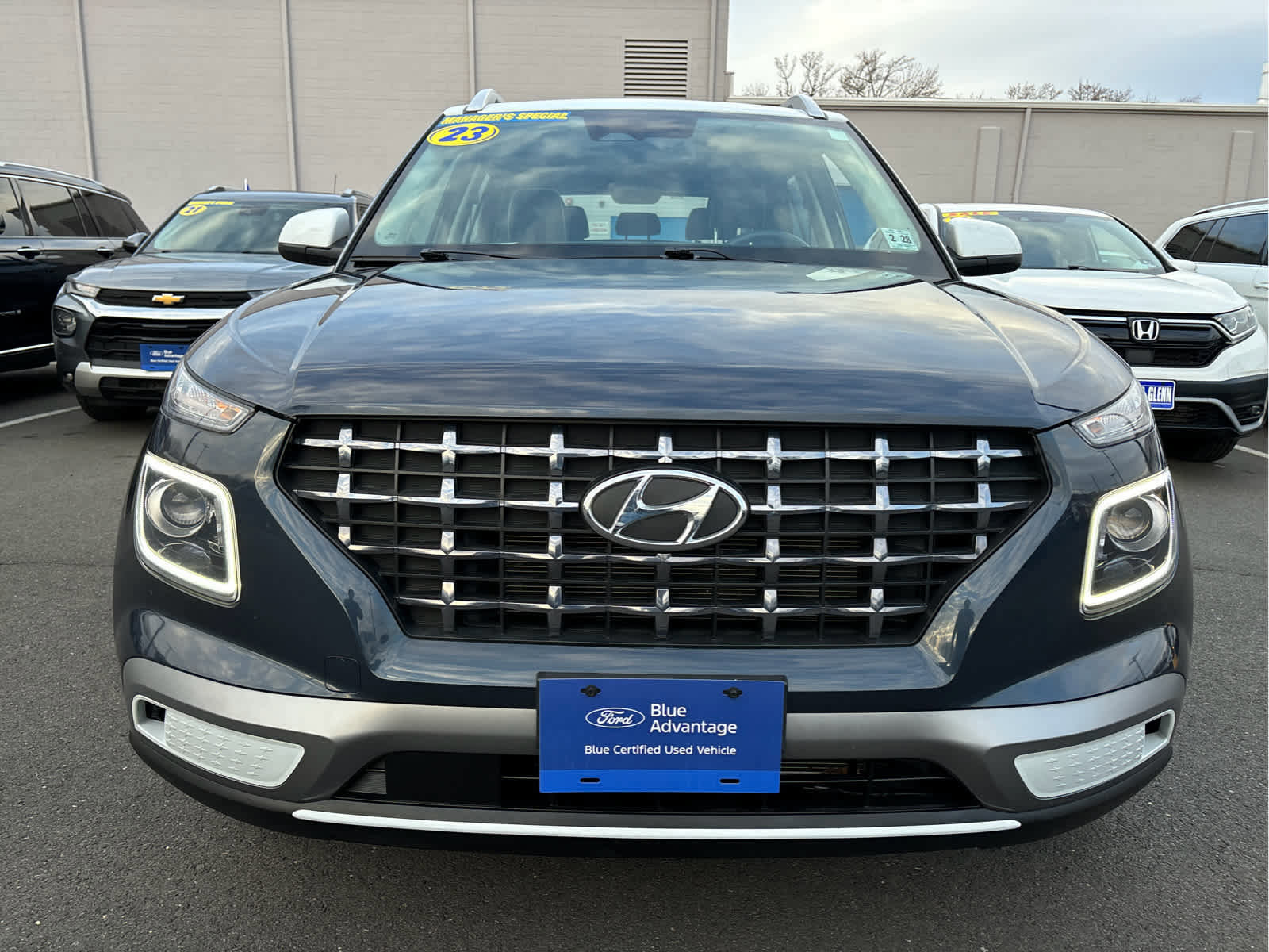 Used 2023 Hyundai Venue Limited image 10