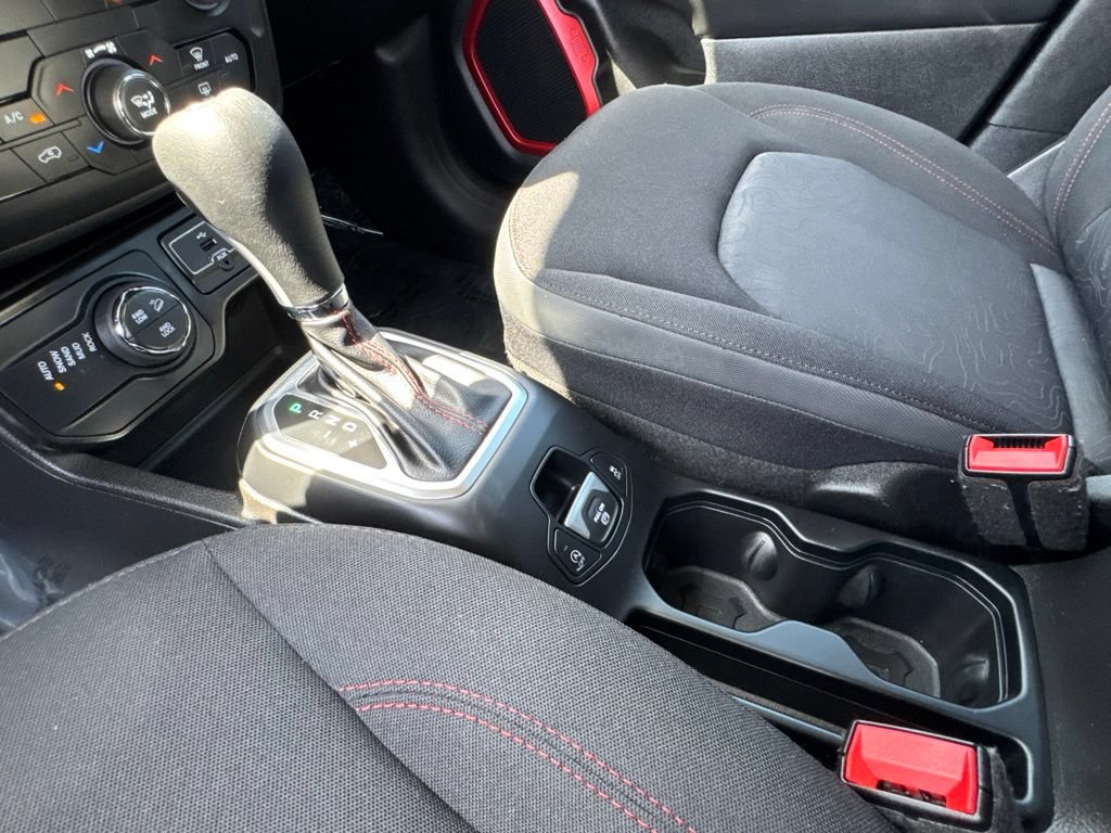 Used 2023 Jeep Renegade Trailhawk AWD/4WD image 33