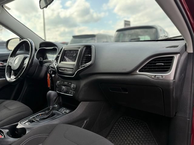 Used 2020 Jeep Cherokee Latitude w/ Cold Weather Group AWD/4WD image 15