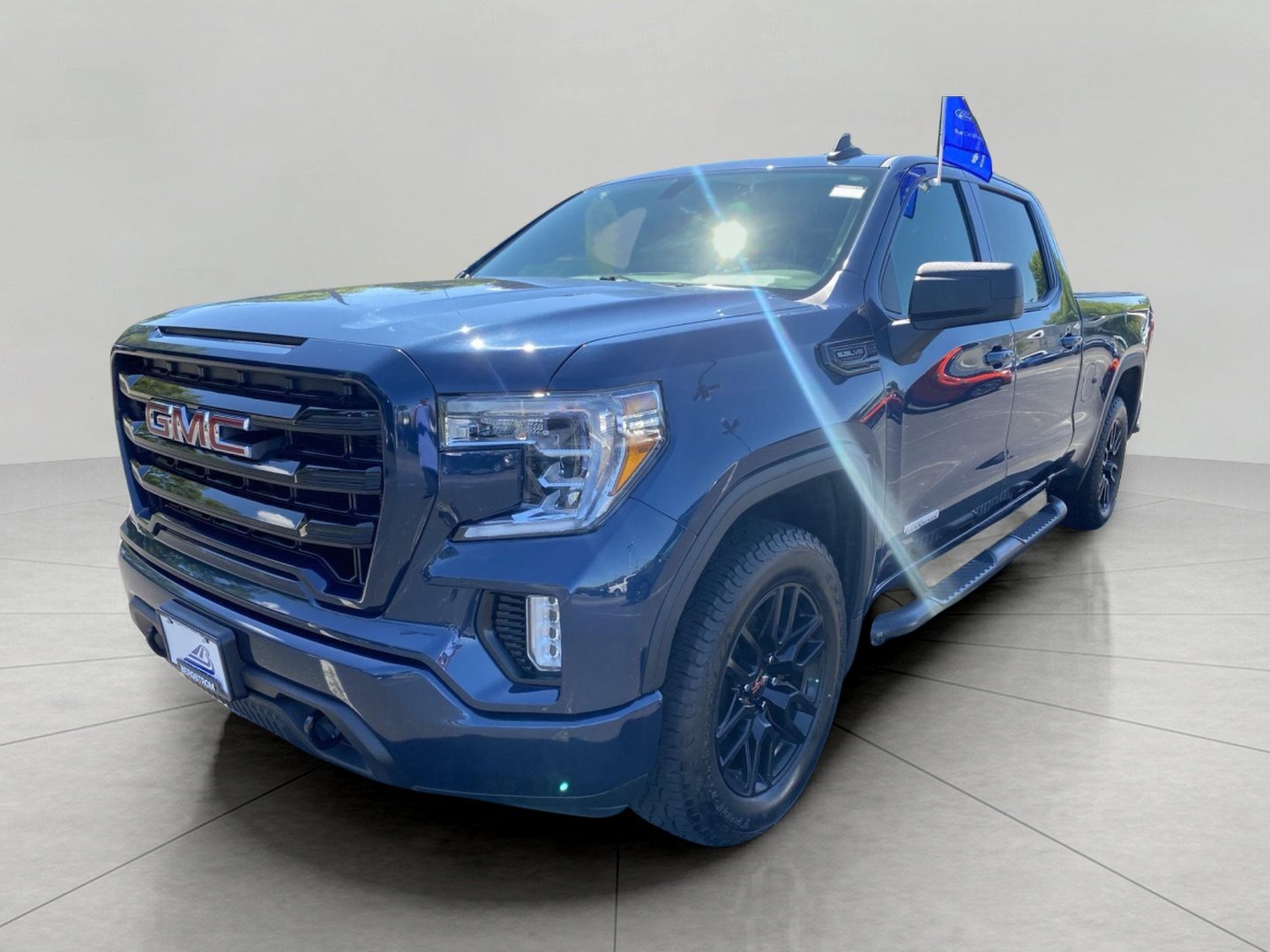 Used 2020 GMC Sierra 1500 Elevation w/ Elevation Value Package AWD/4WD image 2