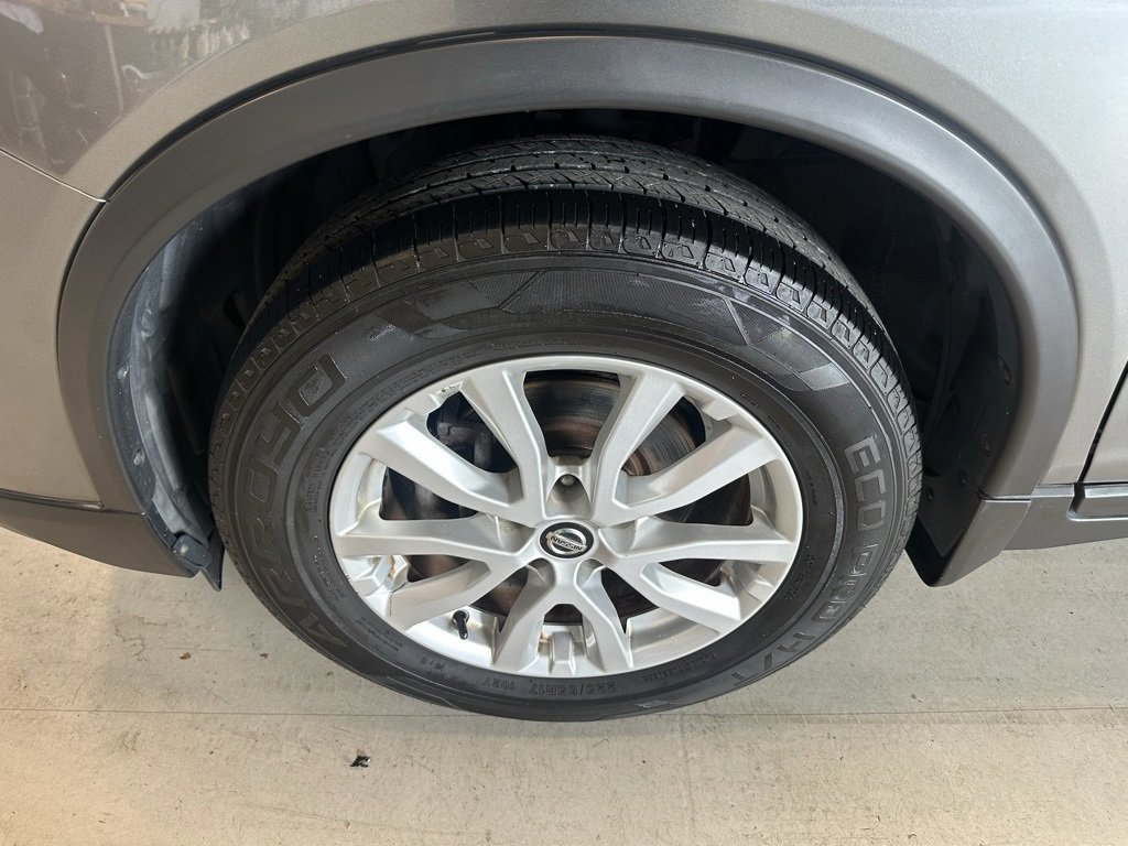 Used 2019 Nissan Rogue SV image 26