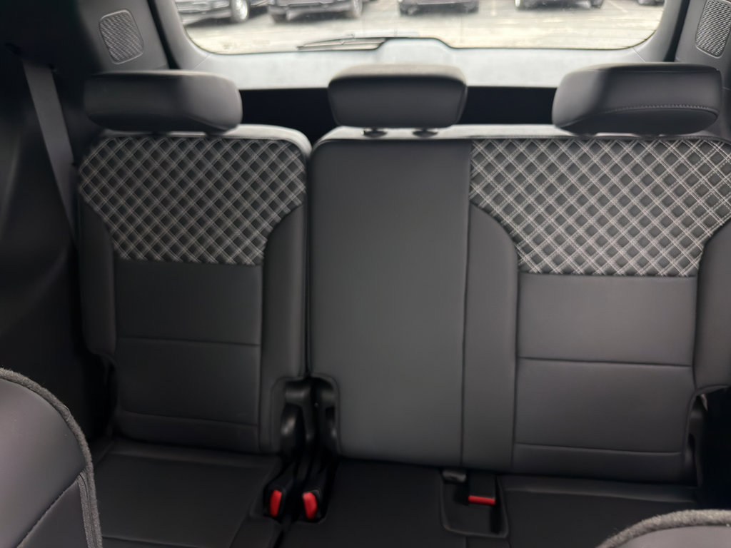 Used 2025 GMC Acadia Denali FWD image 13