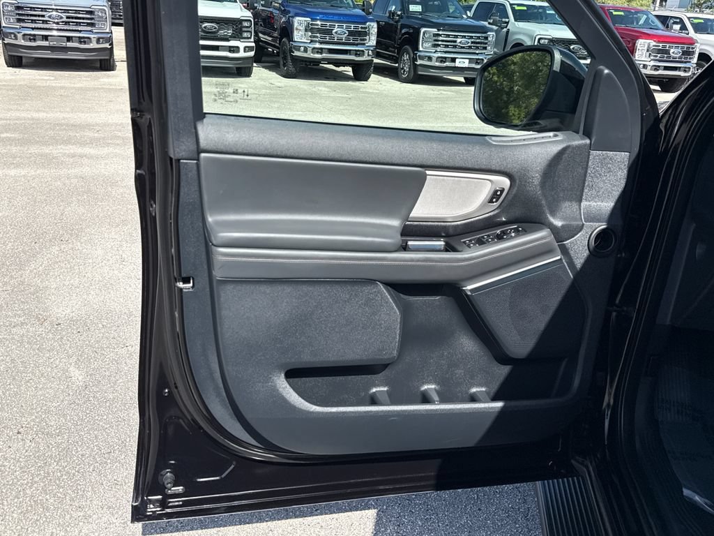 Certified 2025 Ford Expedition Active RWD image 13
