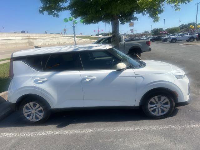 Used 2021 Kia Soul LX FWD image 4