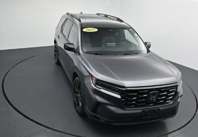 Used 2025 Honda Pilot Black Edition image 27