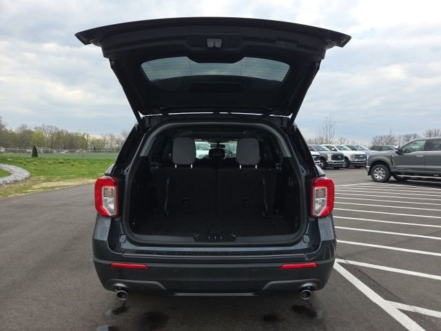 Certified 2022 Ford Explorer XLT w/ Equipment Group 202A image 12
