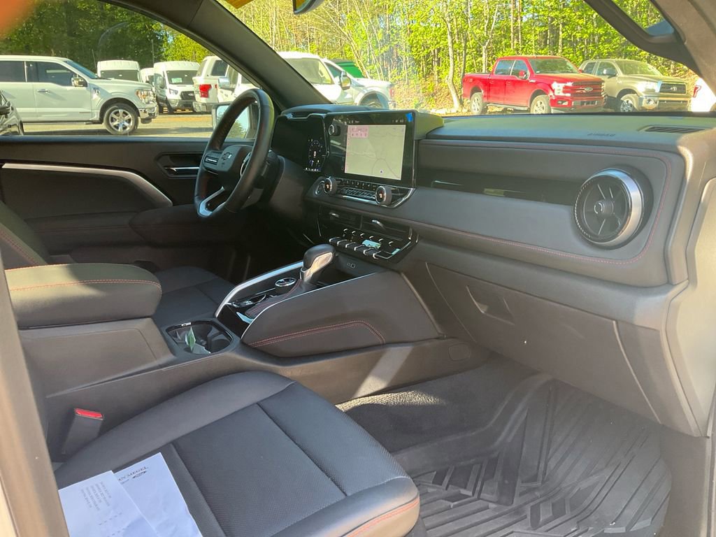 Used 2024 Chevrolet Colorado Z71 w/ Z71 Convenience Package 2 image 11
