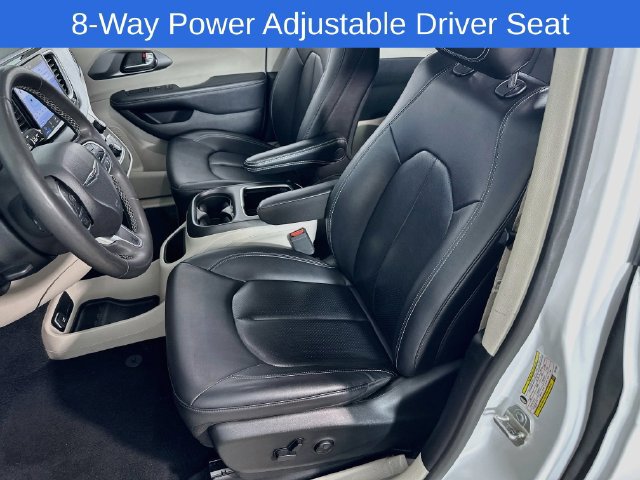 Used 2024 Chrysler Pacifica Touring-L FWD image 21
