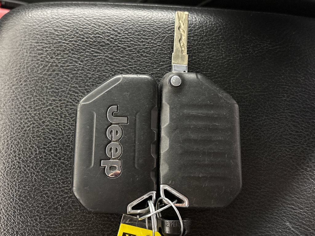 Used 2020 Jeep Wrangler Unlimited Sport AWD/4WD image 32