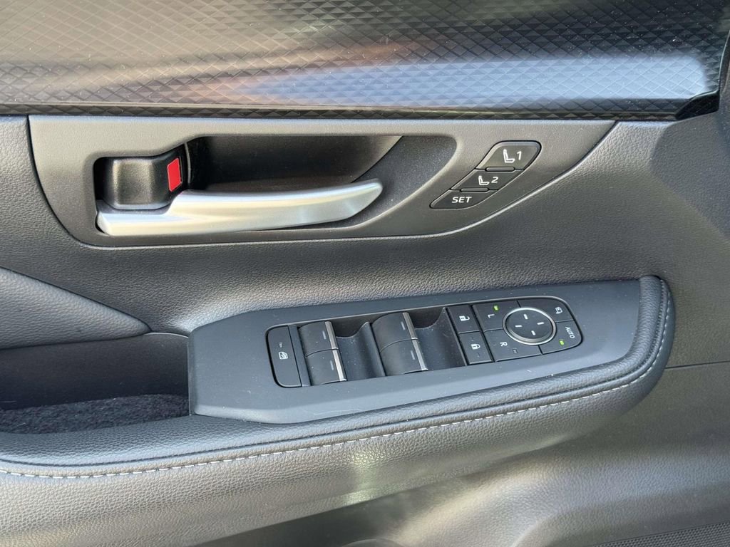 Used 2025 Toyota Grand Highlander AWD Hybrid image 18