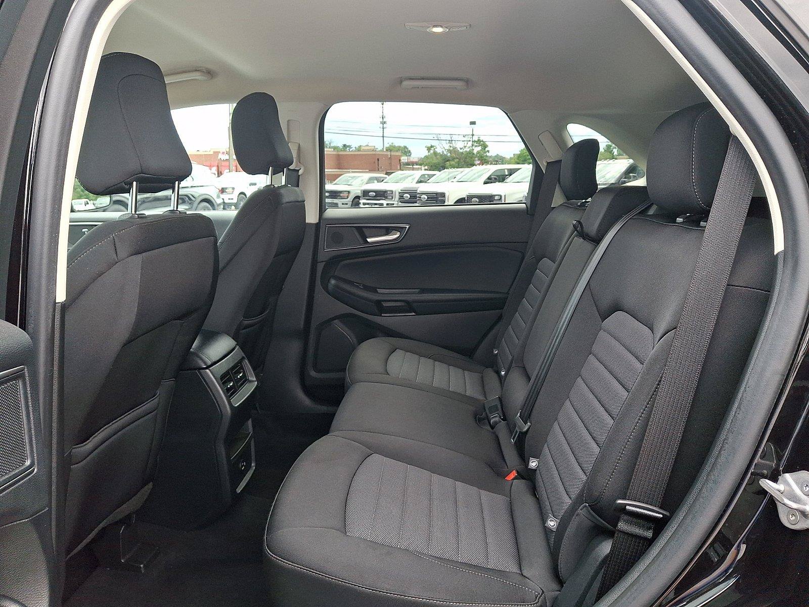 Certified 2022 Ford Edge SE w/ Black Appearance Package AWD/4WD image 12