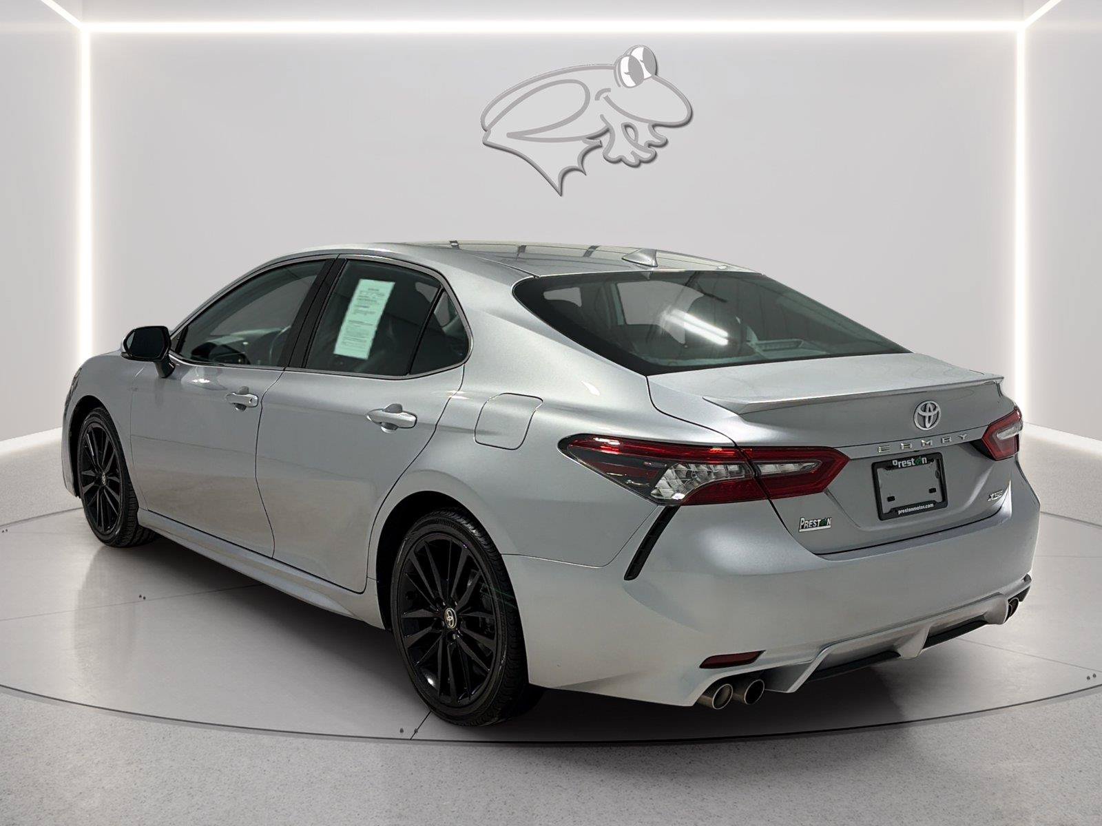 Used 2024 Toyota Camry XSE FWD image 3