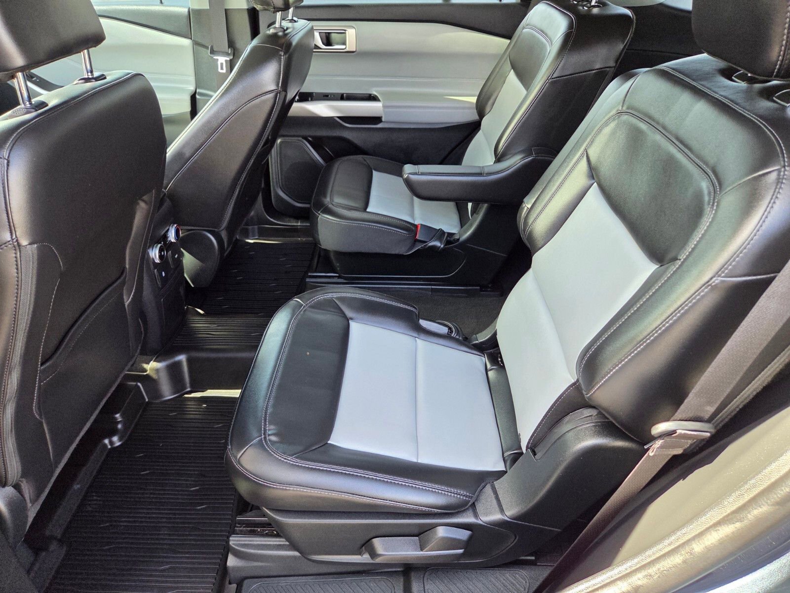 Certified 2023 Ford Explorer XLT w/ Equipment Group 202A RWD image 11